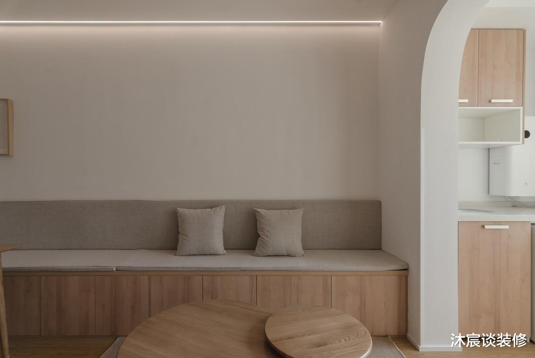 通长型卡座真是小户型的制胜“法宝”,家显得开阔又敞亮,很实用