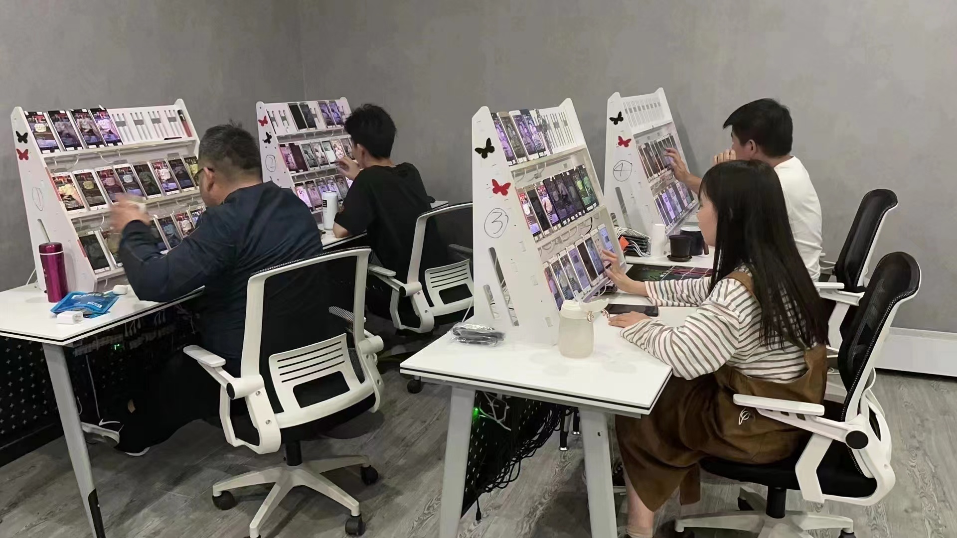 抖音|网红工作室，抖音机房搭建怎么做？听朋友说月入2W+？
