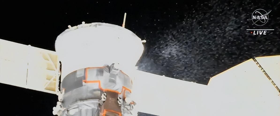 联盟号受损!俄坚决不用美国的,龙飞船成“摆设”,NASA:各坐各