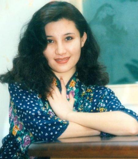 潘长江|娱乐圈这8位男星，自己长相一般，娶的老婆却都如花似玉