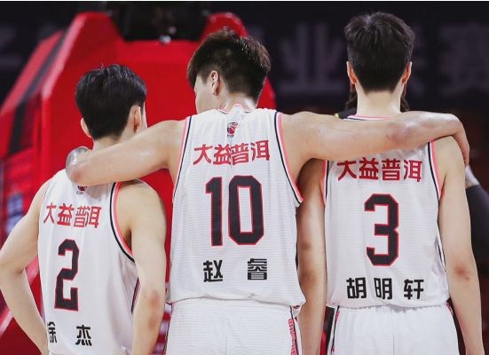 勇士队|以不变应万变！小外援锁定马尚，后场三少+易建联再冲冠军
