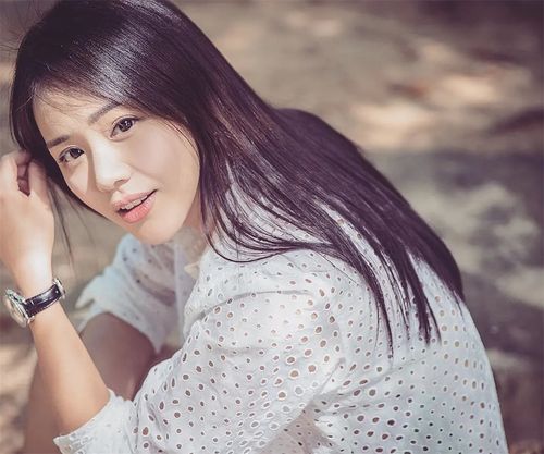 马思纯|网友偶遇马思纯张曼乐,马思纯看着膀大腰圆,网友猜测是为了待产