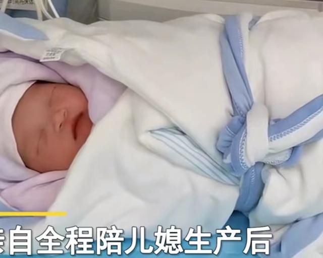 34岁婆婆陪24岁儿媳医院待产,她哭笑不得:我自己儿子才10个月