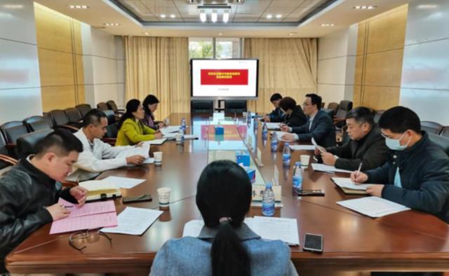 教师|一考生被误认成陪考，如今教师招聘现场孕妇居多，到底是为什么