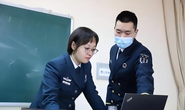 招聘|海军面向社会招聘文员，实习期6000多，3类毕业生笔试可加分