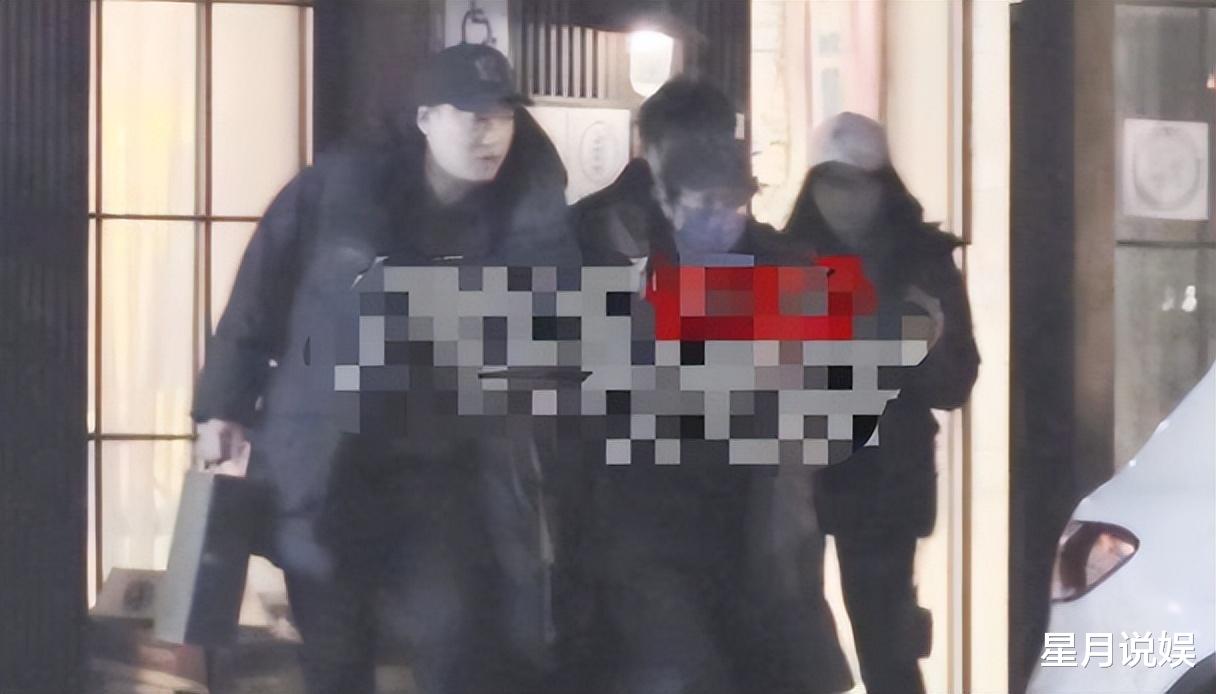 郝蕾|43岁郝蕾现身养生会所被拍,体态丰腴皮肤白皙,获新男友甜蜜陪伴