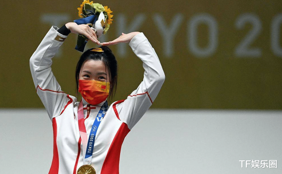 高跟鞋 谷爱凌的美甲火了,与杨倩一样有实力又有少女心,两人还合作过