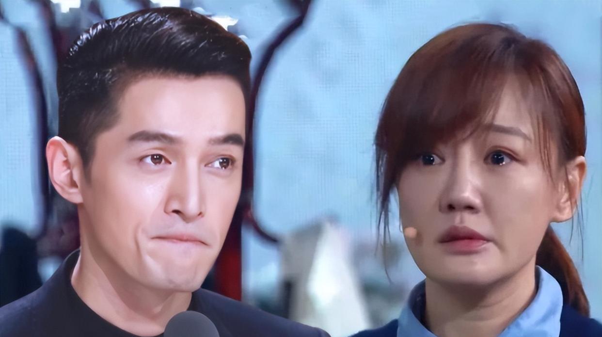 薛佳凝|薛佳凝无视胡歌隐婚生女,现身片场吃苹果,面部松弛眼神呆滞无光