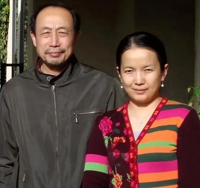 吕丽萍|知名作家曝吕丽萍夫妇将回国养老，美国社媒账号被封禁，还要脸吗？