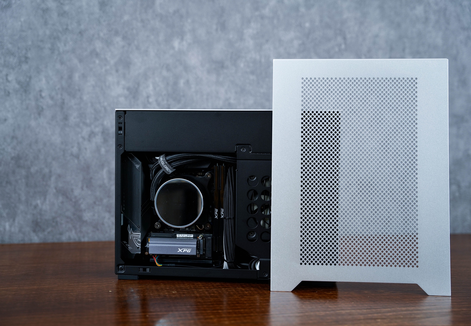 显卡|11L银黑策划， A4-H20携手12代酷睿与D5的游戏小钢炮装机体验