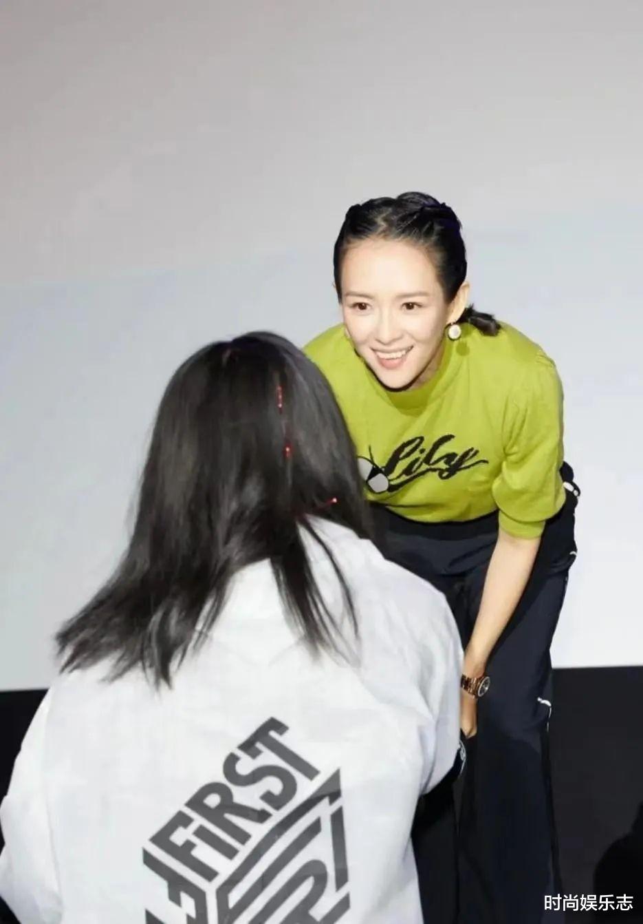穿衣搭配 章子怡出席活动，43岁的年纪看不到一丝岁月痕迹，生图“扛打”