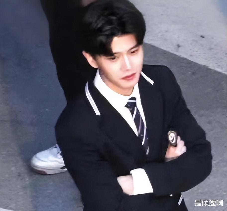 Angelababy|任嘉伦新剧《暮色心约》已过审!一人饰演四角,杨颖路透照好美!