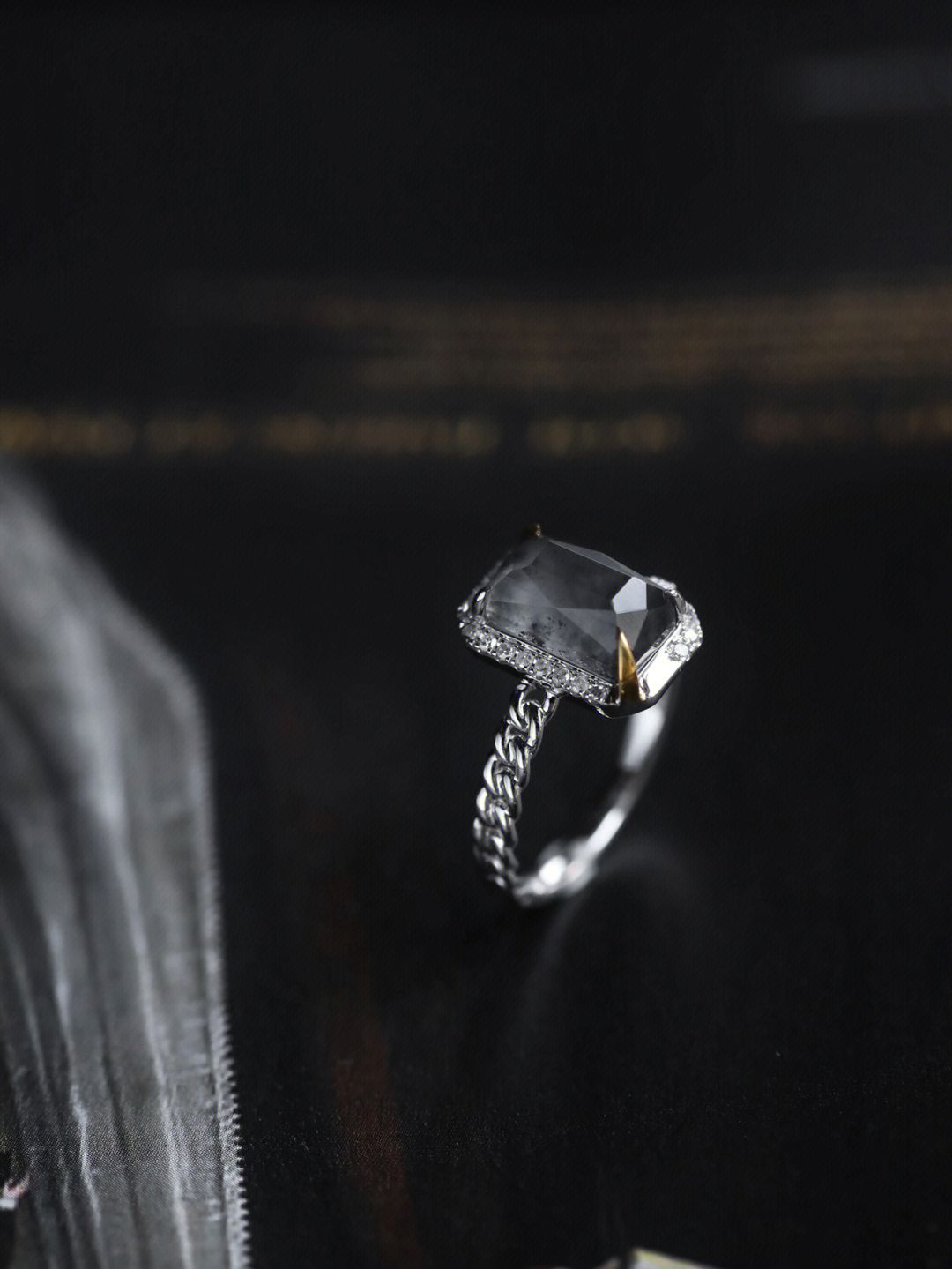 象牙|水墨画般的翡翠乌鸡种,浪漫且甜酷