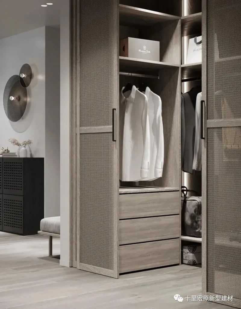 先铺地板?还是先装衣柜?