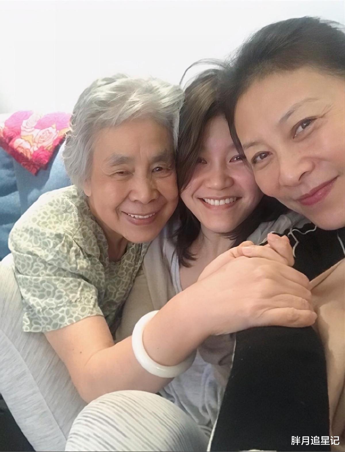 岳红|影后岳红：28岁生女被离婚，40岁独自抗癌，今女儿成她唯一依靠