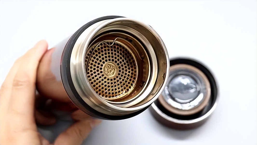 不锈钢杯子就比塑料杯子安全吗?不知多少人,被这个想法“害了”