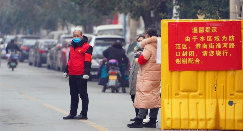 男子被大白强行带走隔离,官方通报:已按规定隔离,已按规定隔离