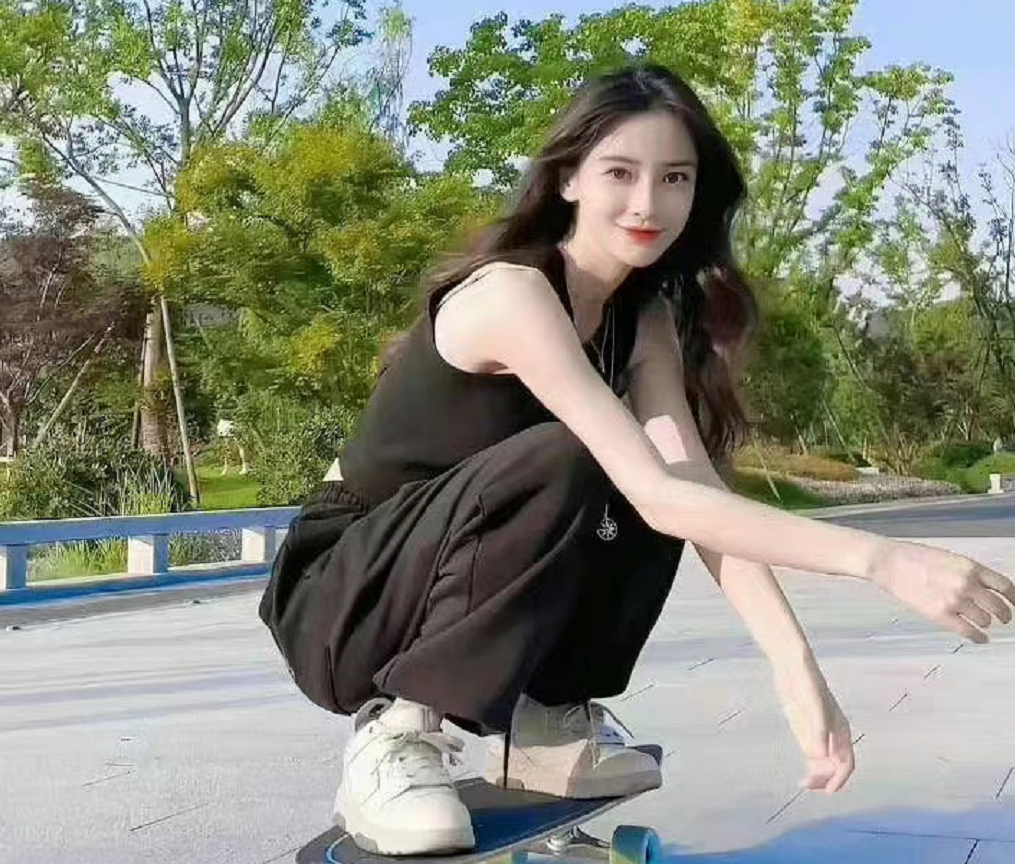 Angelababy|Baby离婚后越来越少女！穿露脐背心玩滑板青春感绝了，不愧是颜霸