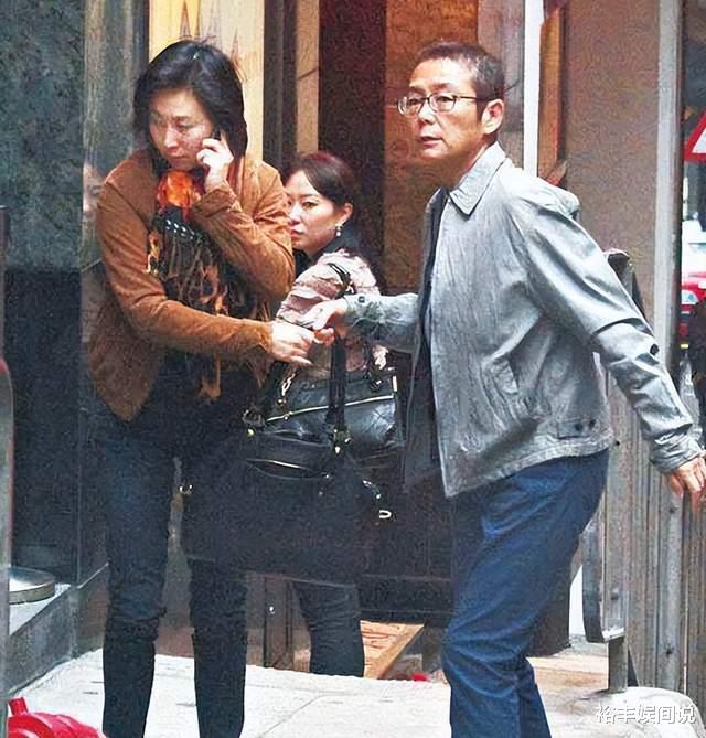 何超琼|两大“奇女子”罕有同框！何超琼知己酷劲十足，李嘉诚知己好优雅