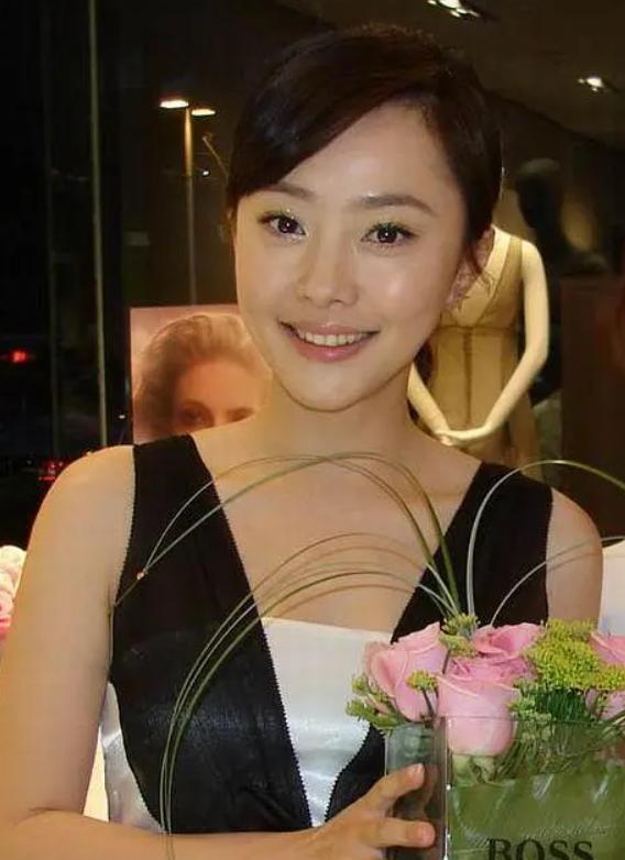 刘园园|演员刘园园,逼婚大12岁央视名嘴沙桐,婚后一家三口生活有滋味