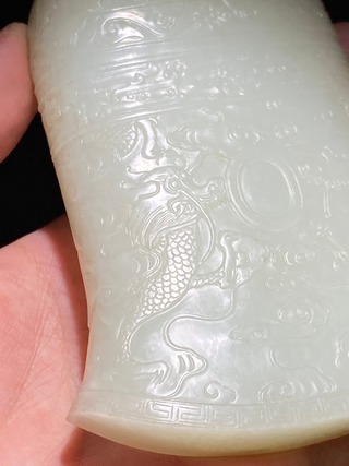 和田玉籽料|清乾隆 造办处 和田玉籽料白玉 羊脂玉 双龙戏珠纹 钟形玉砚