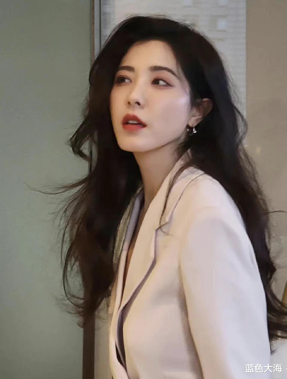 曾黎|曾黎其实“不上镜”？看看路人镜头下的她，就明白了