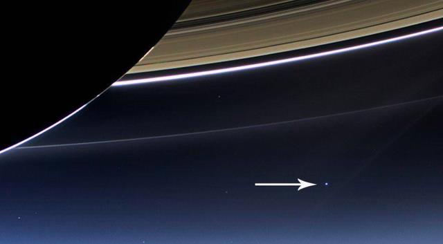 旅行者一号飞行40多年,距地约233亿公里,为何还能与地球通讯?