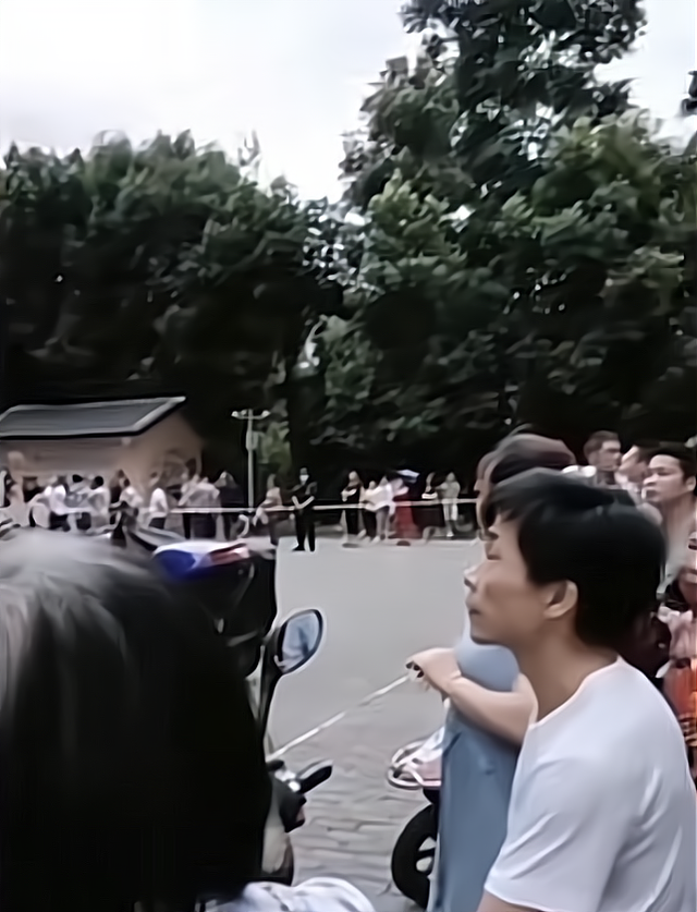 重庆一少女跳楼身亡,年仅14岁,邻居披露原因,父母态度让人生疑
