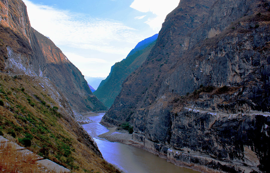 国庆节|以“险”闻名天下的虎跳峡，涛声震天，它是万里长江的第一大峡谷