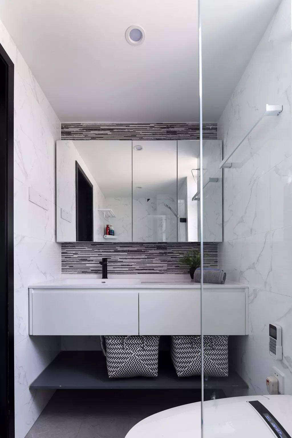 106平的复式大宅，以现代简洁为底，加入时尚的软装