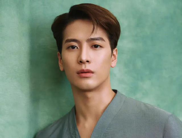 王嘉尔|王嘉尔怒了!称已直接向警方报案,回应了疑似与宋雨琦恋情曝光