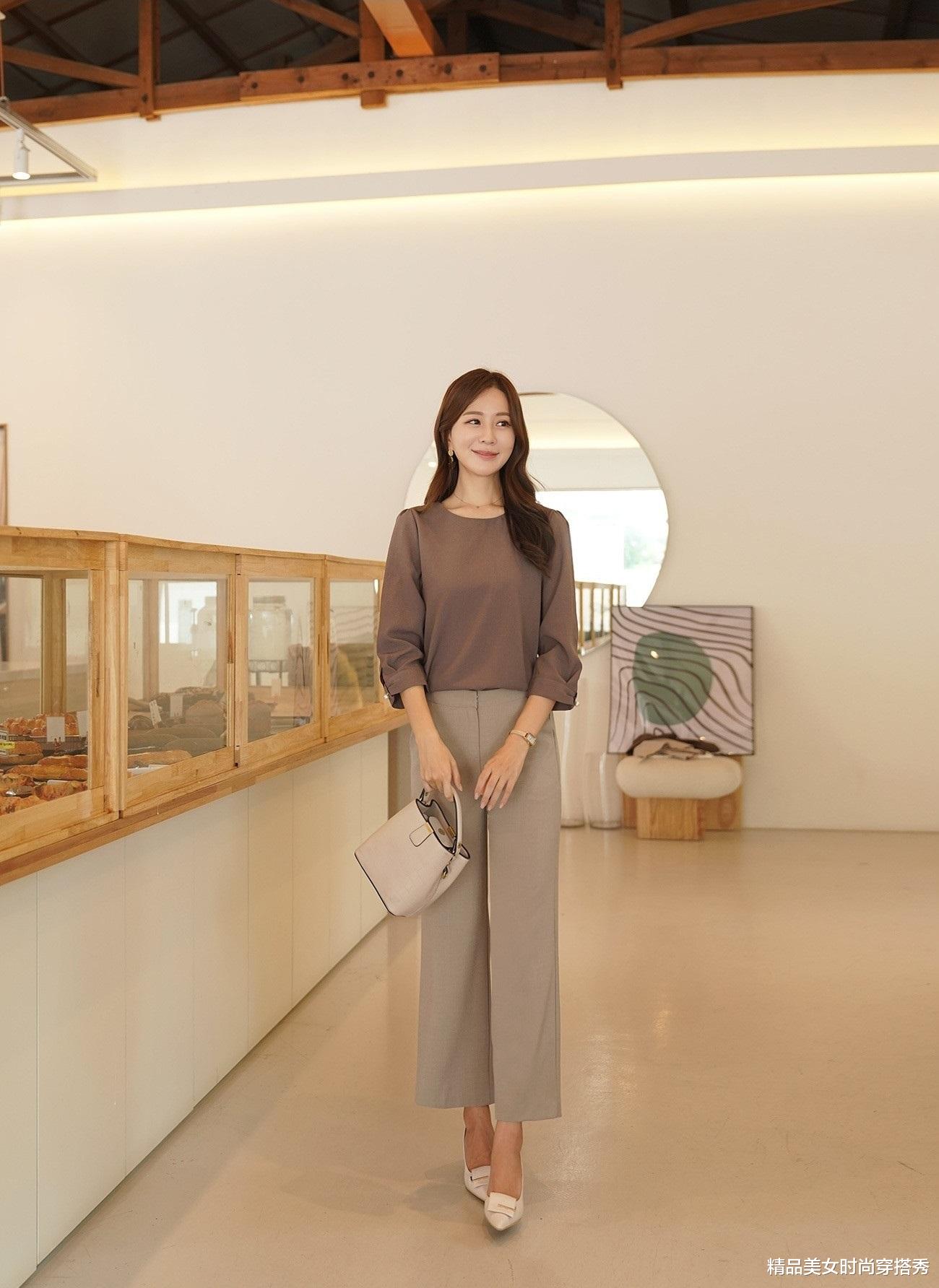 衬衫|棕色的衬衫下搭浅棕色的阔腿裤,上深下浅的色彩韩范感十足