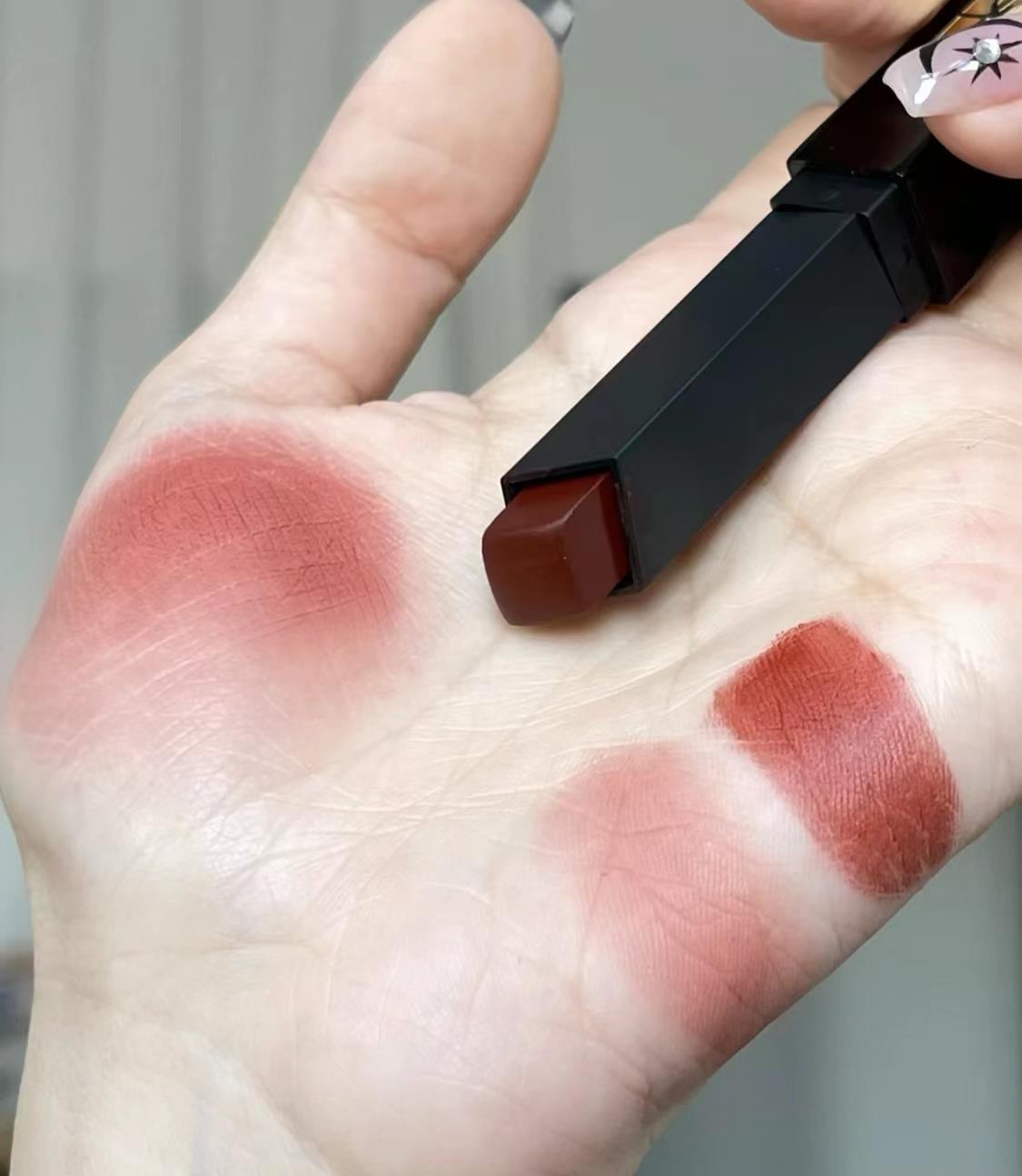 西装 这才是合适黄皮的口红，显白优雅又高级，简单搭配淡妆就很美