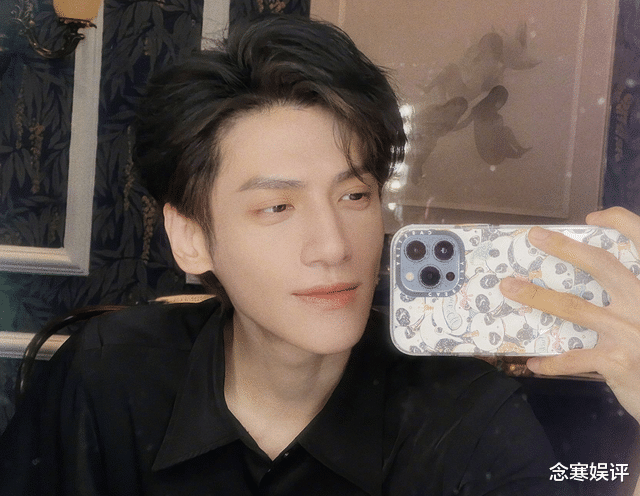 罗云熙|罗云熙过完年后瘦了很多，手背筋突出特别明显，身体状况令人担忧