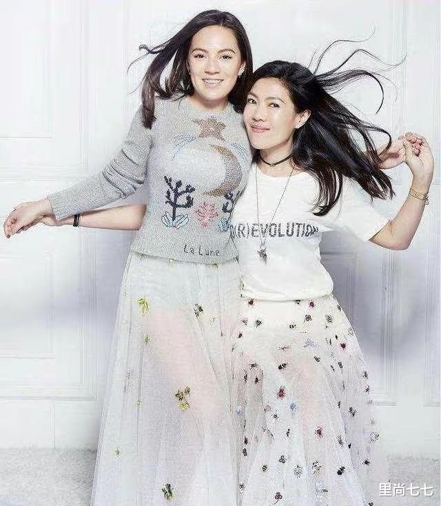 苏芒22岁女儿太成熟了，混血脸看着像40阿姨，穿抹胸身材却好过妈