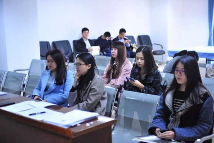 王健林|毕业生面试北京某航天院,被问:你家里钱多吗?因回答不多被劝退