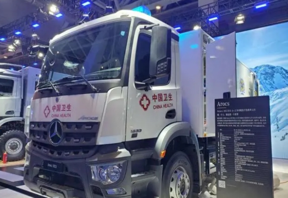 自然无情人有情,穿越山路和丛林,医疗救援忙不停