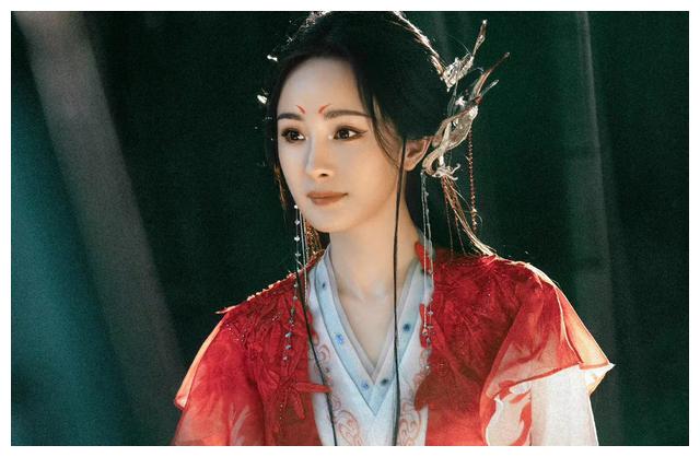 杨幂|杨幂新剧官宣演员阵容,但凡她颜值差一点,都会被这5位美女艳压