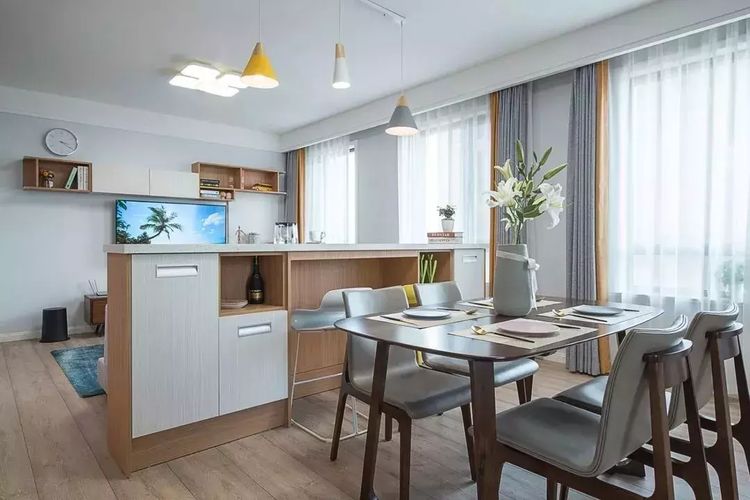 127平三室,客餐厅长吧台隔断,三扇落地窗!