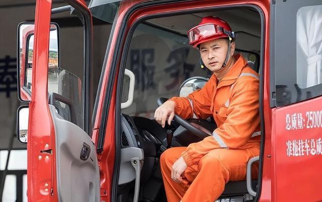 大学生|部分岗位面临“用工荒”,月薪万元也不受学生欢迎,原因值得重视