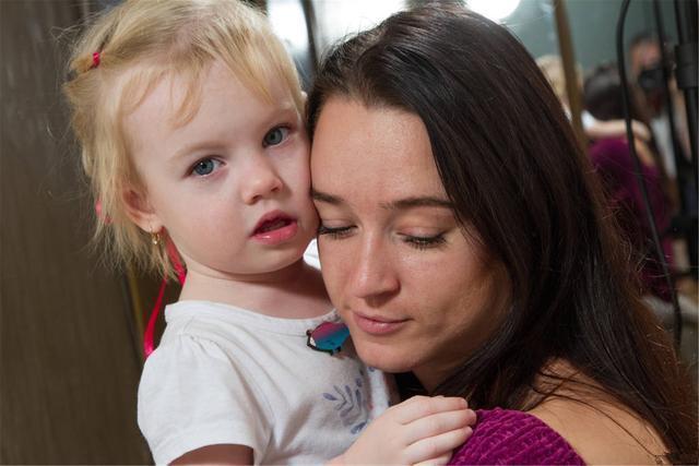 李东学|贾乃亮李小璐首同框,单亲孩子如何幸福成长?离婚不离情是关键