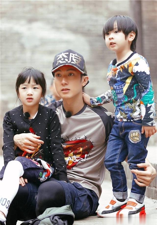 爸爸去哪儿|《爸爸去哪儿》萌娃成长现况!森碟成网球选手,吴尊儿子复制贴上