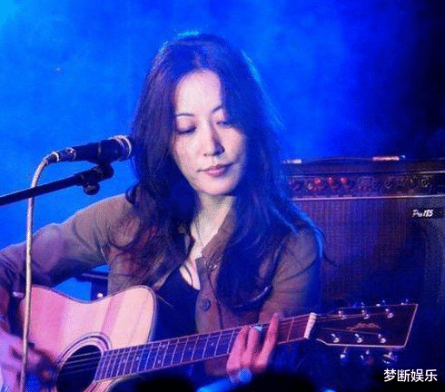 窦唯|王菲的前夫窦唯：过气后省吃俭用，给两个女儿一人一套房