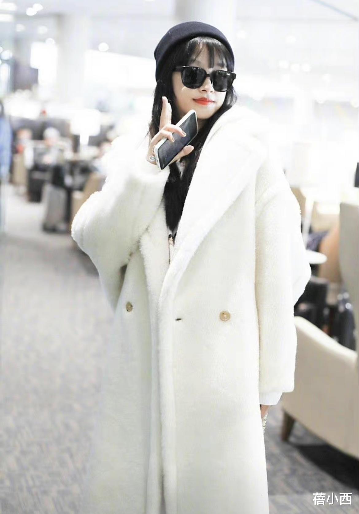 孙怡|孙怡活出了女人最好的状态,穿羊羔毛大衣走机场,不像辣妈像少女