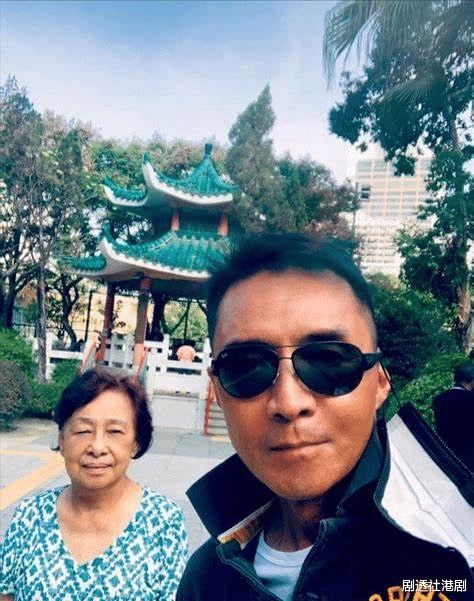 林利|担心！香港知名男星被网友“野生捕获”，面容憔悴兼身形消瘦不少