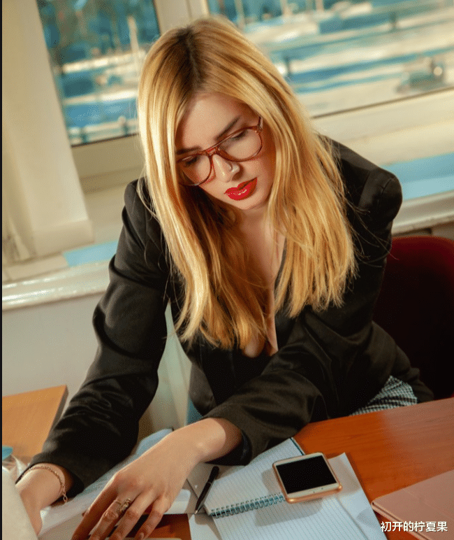 秘书|老板招“情人”私人秘书月薪保底15000元