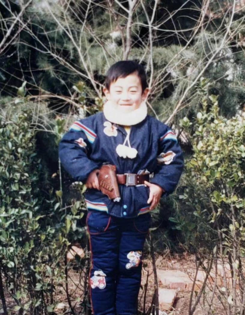 朱亚文|朱亚文与潘禹彤分手后：他娶妻生俩娃，她嫁圈外人低调做妈妈