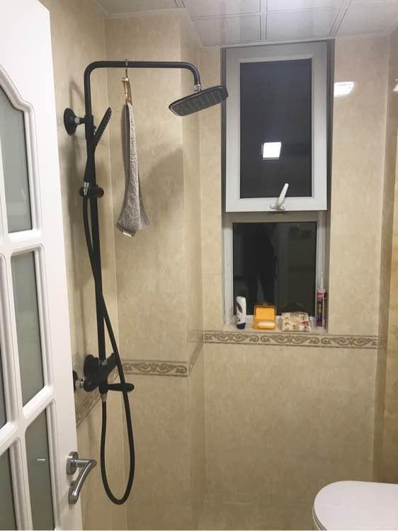 为了省1000块装修费，垭口只贴壁纸，老妈看了无语：还不如刷白墙