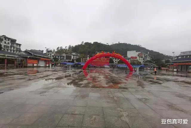 招聘|都说找工作难,招工也难,整个招聘会场却空荡荡的,咋回事?