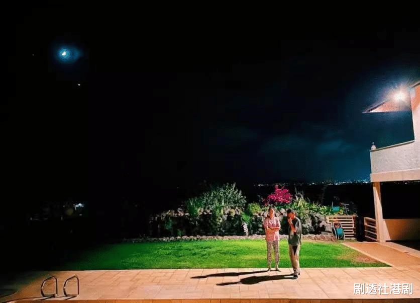 陈冠希|面无表情，41岁陈冠希晒一家三口合照被狠批，网友：太诡异